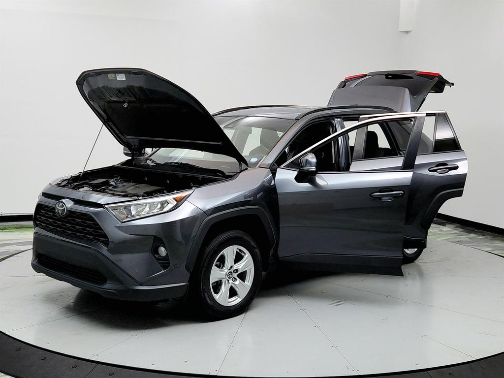 2021 Toyota RAV4 XLE photo