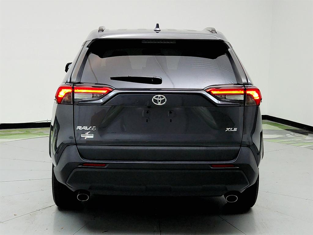 2021 Toyota RAV4 XLE photo