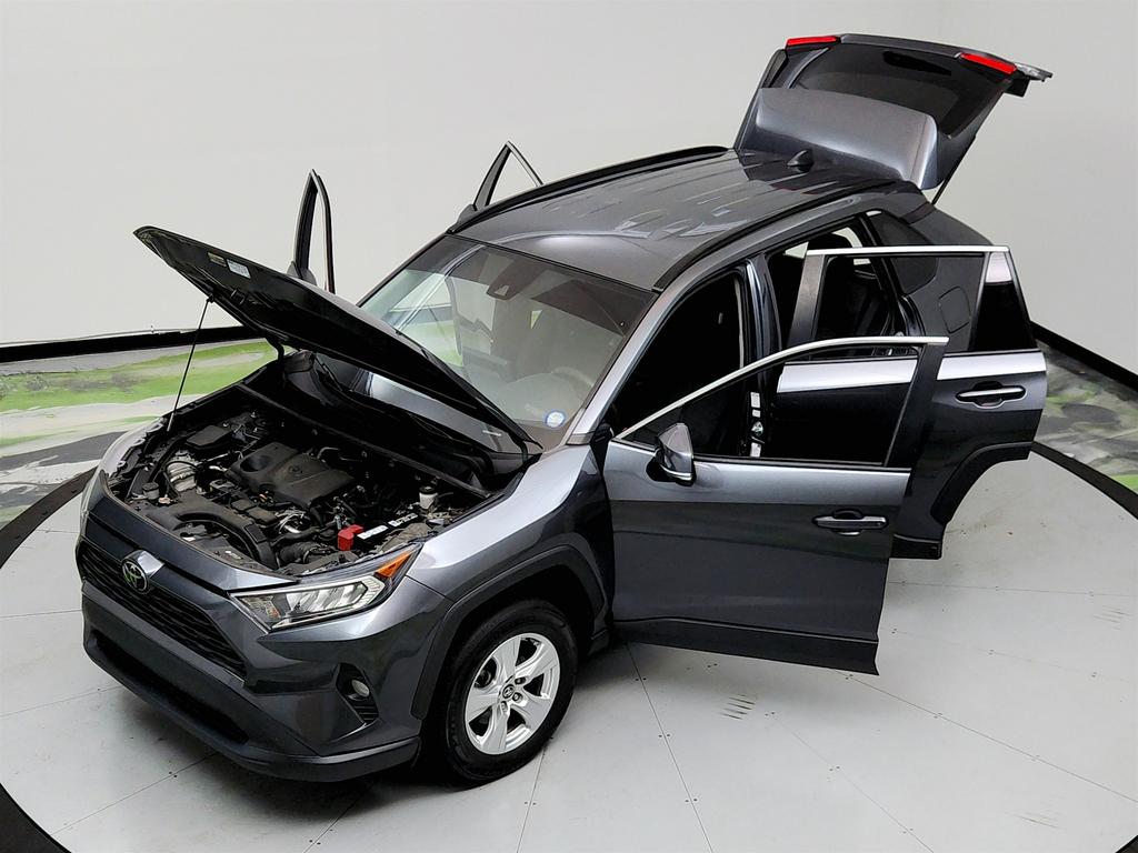 2021 Toyota RAV4 XLE photo
