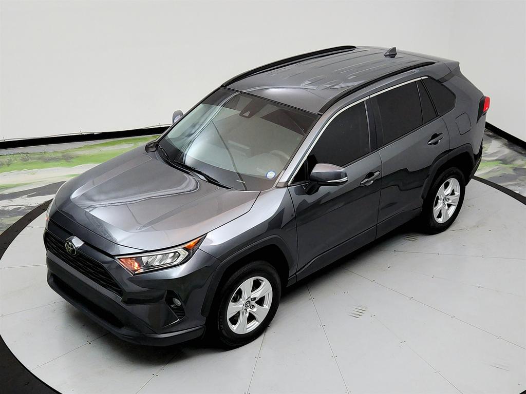2021 Toyota RAV4 XLE photo