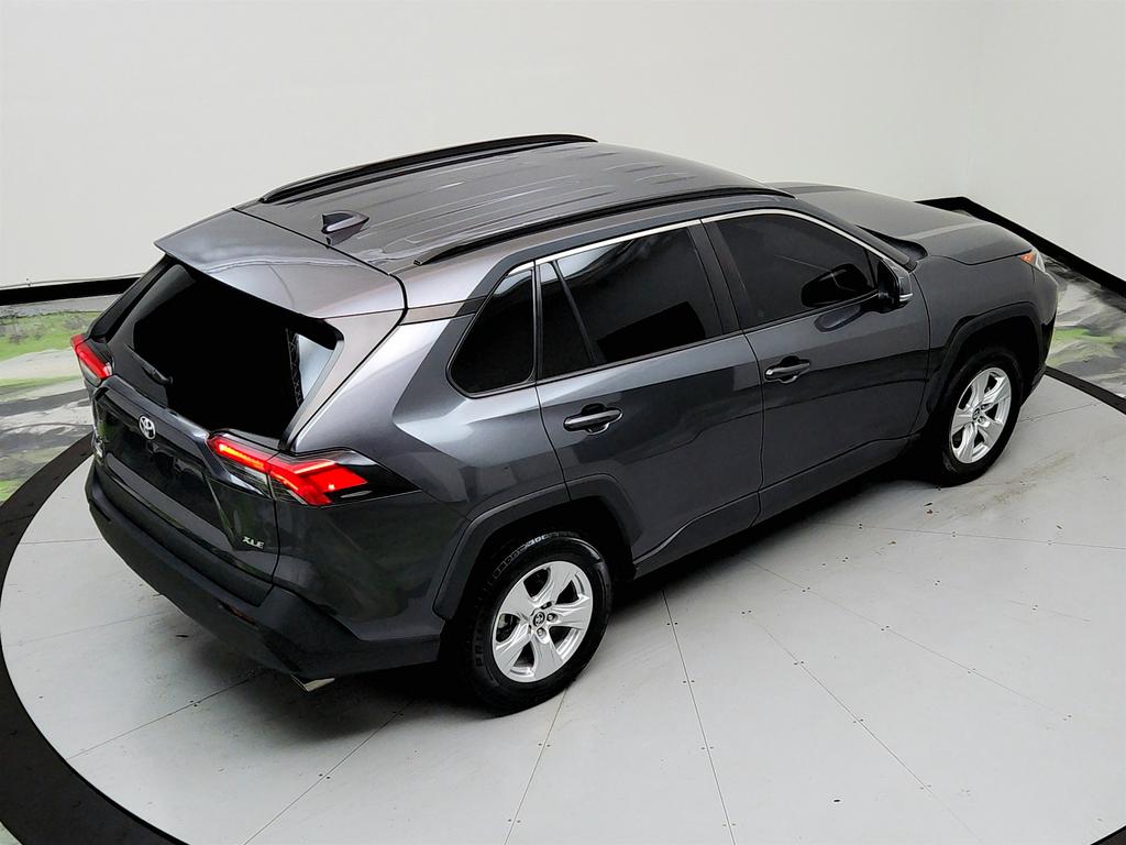 2021 Toyota RAV4 XLE photo