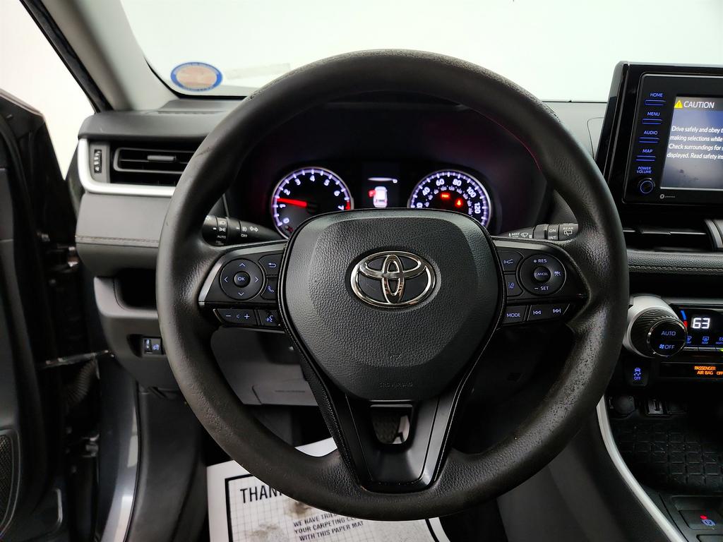 2021 Toyota RAV4 XLE photo