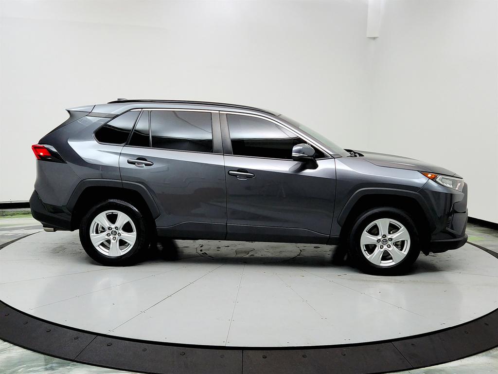 2021 Toyota RAV4 XLE photo