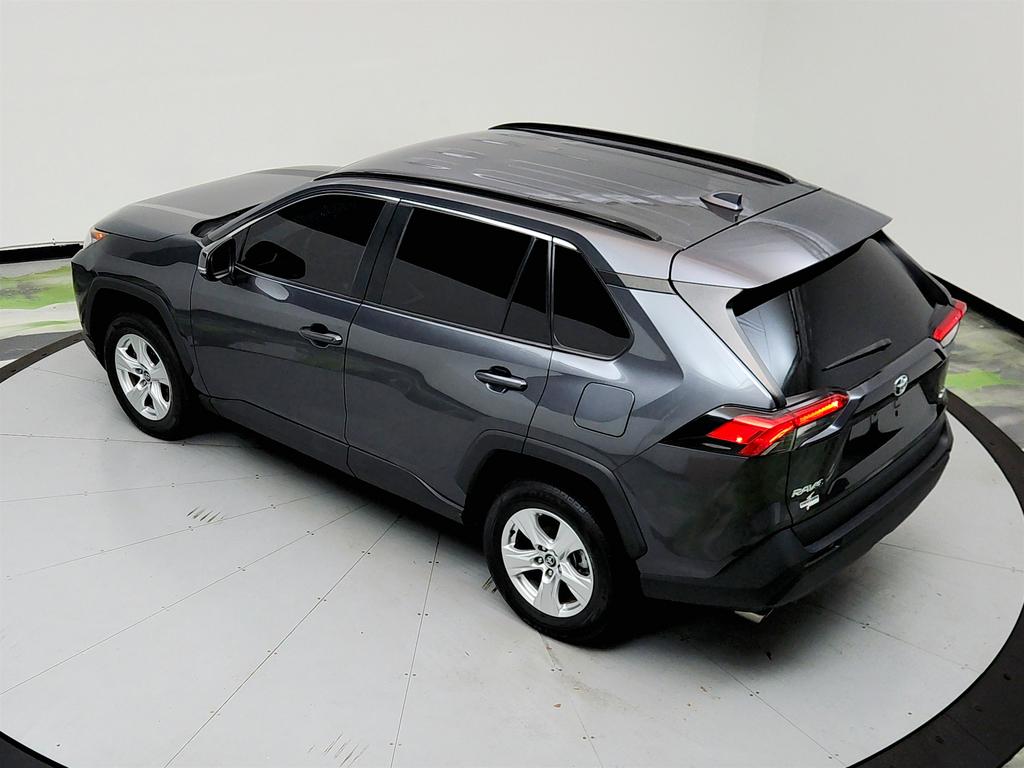 2021 Toyota RAV4 XLE photo