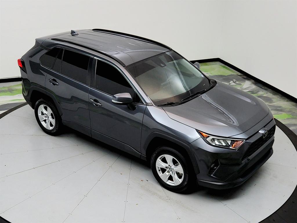 2021 Toyota RAV4 XLE photo