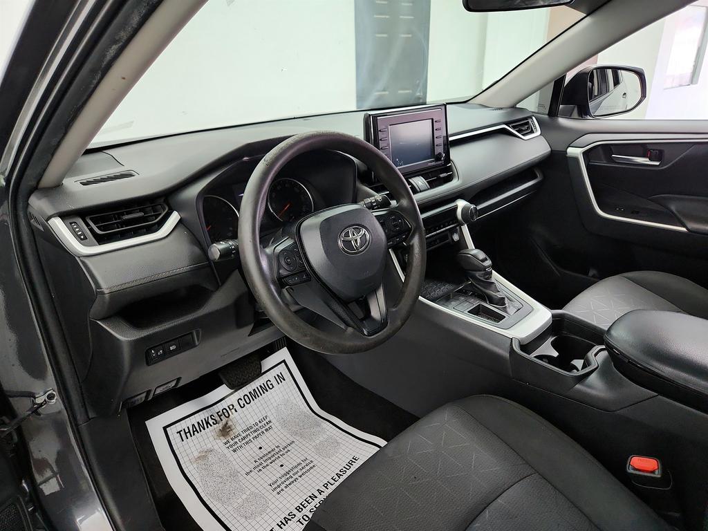 2021 Toyota RAV4 XLE photo