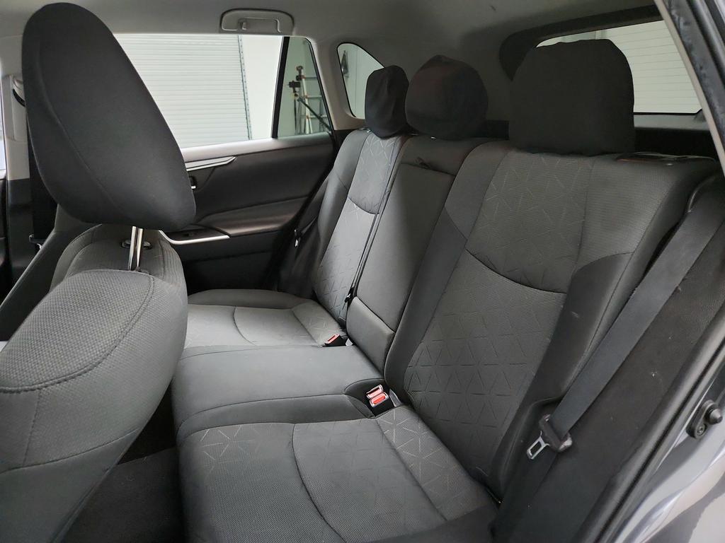 2021 Toyota RAV4 XLE photo