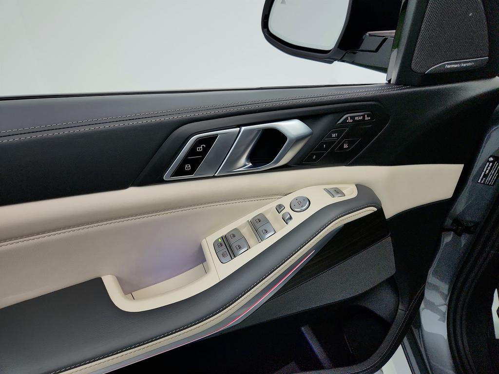 2024 BMW X7 Xdrive40i photo