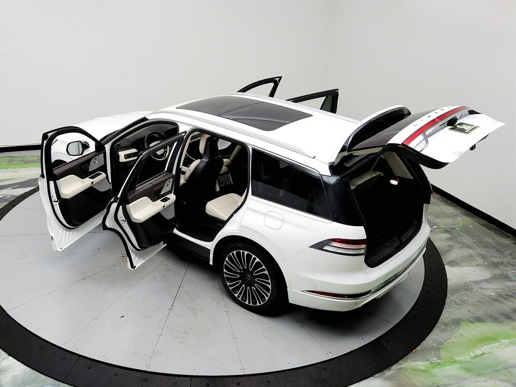 2020 Lincoln Aviator Black Label photo