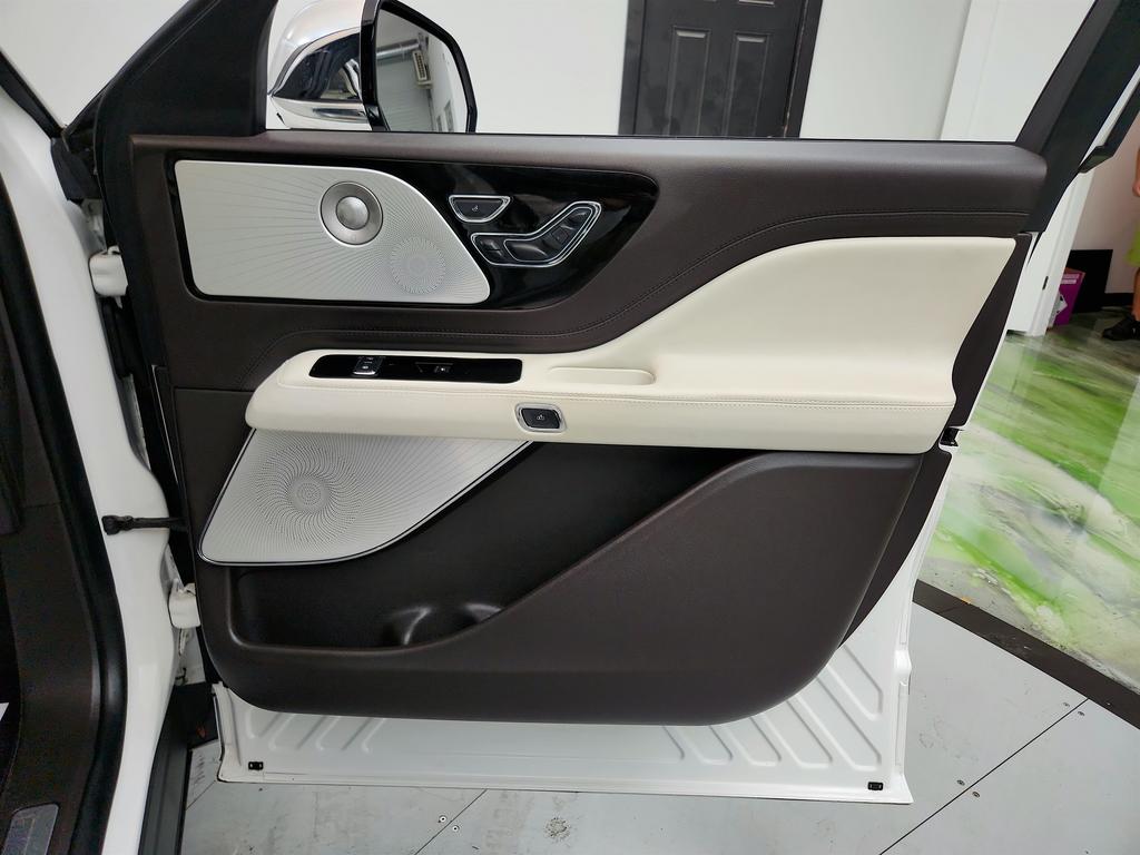 2020 Lincoln Aviator Black Label photo