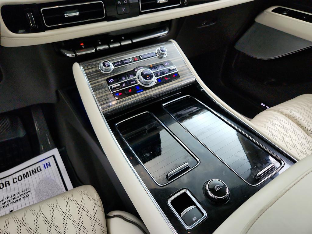 2020 Lincoln Aviator Black Label photo