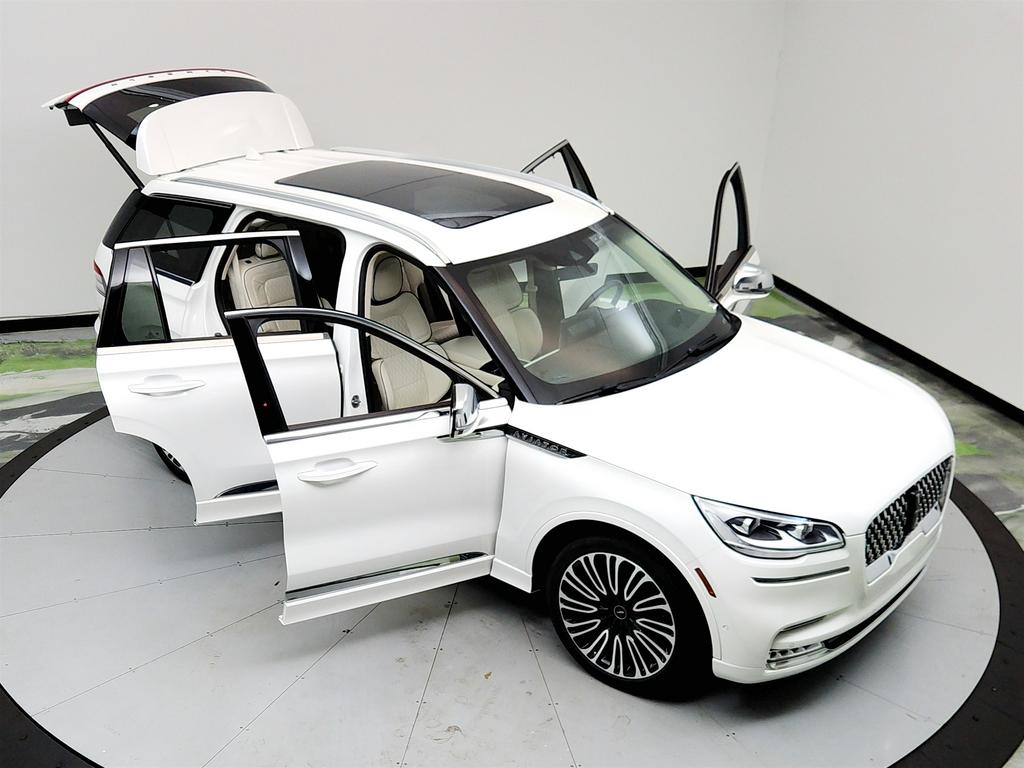 2020 Lincoln Aviator Black Label photo