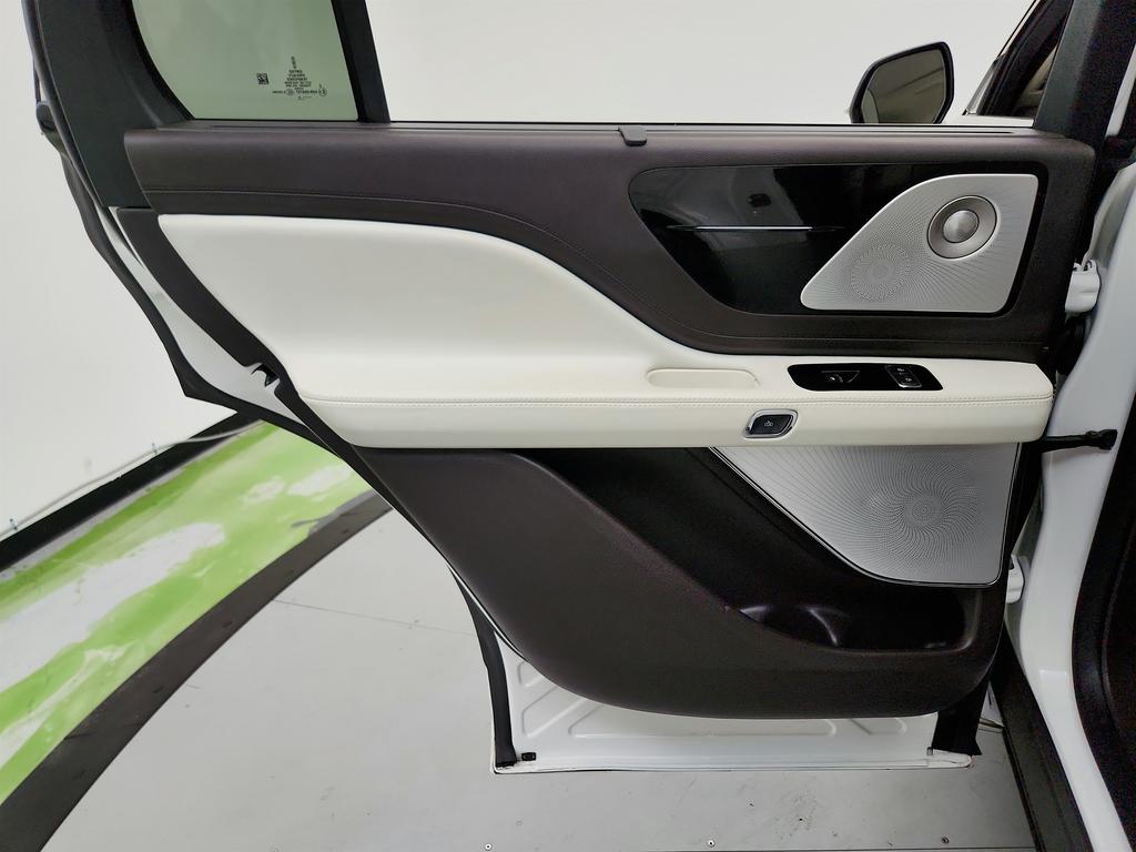 2020 Lincoln Aviator Black Label photo