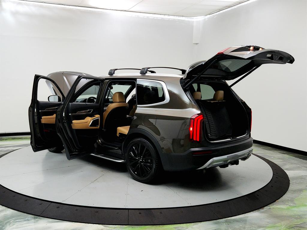 2022 Kia Telluride SX photo