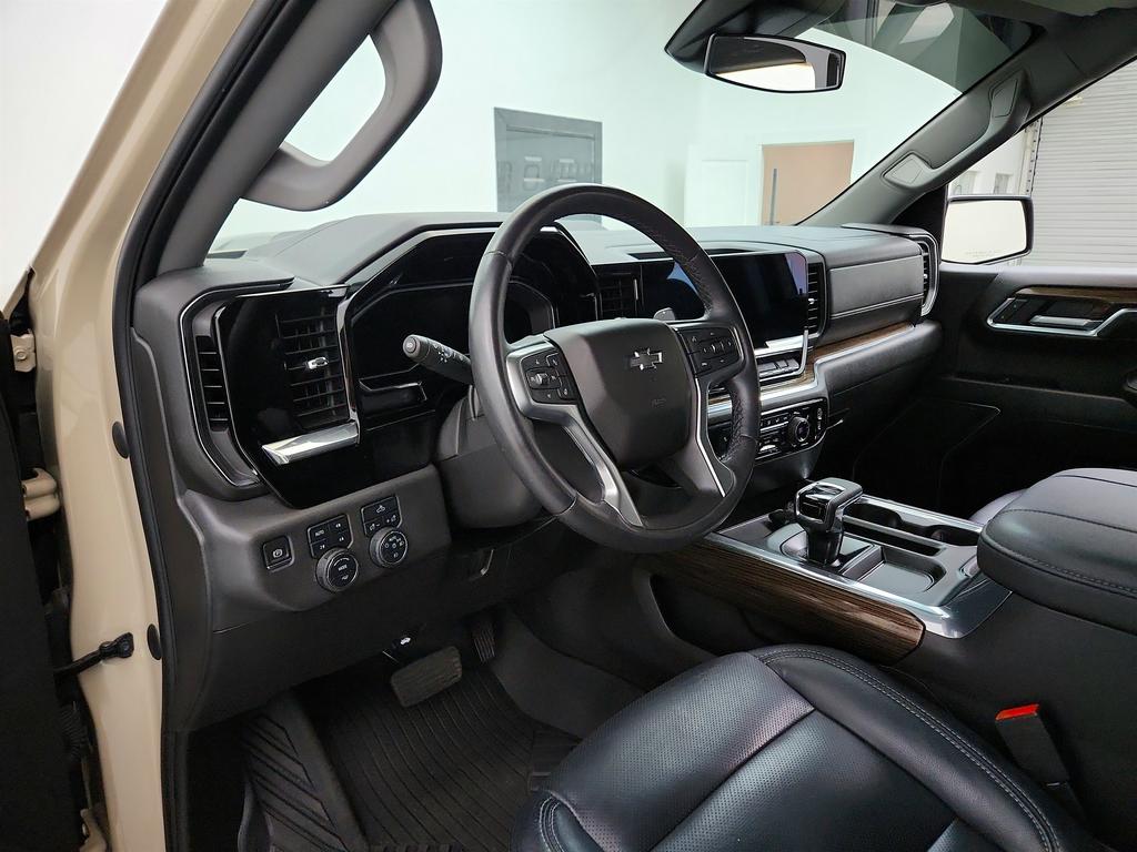 2023 Chevrolet Silverado 1500 LT TB photo