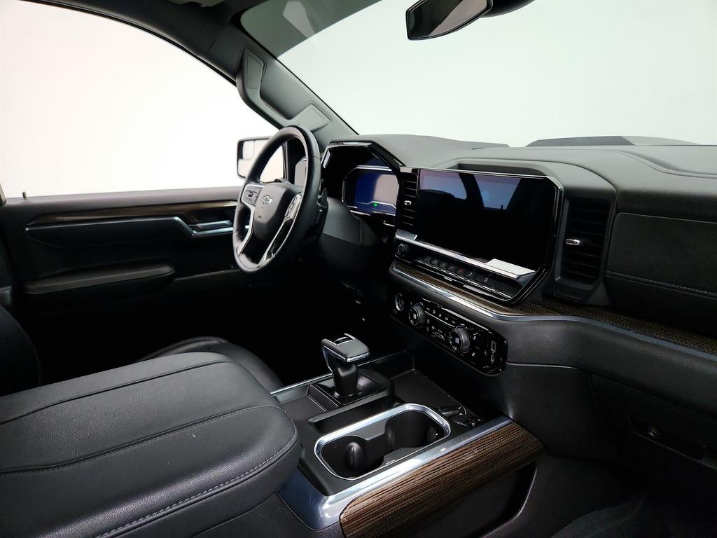 2023 Chevrolet Silverado 1500 LT TB photo