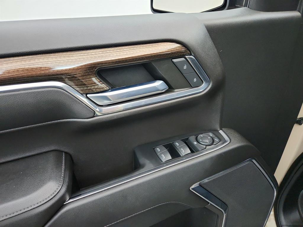 2023 Chevrolet Silverado 1500 LT TB photo