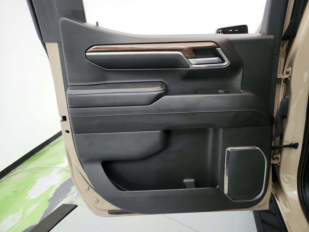 2023 Chevrolet Silverado 1500 LT TB photo