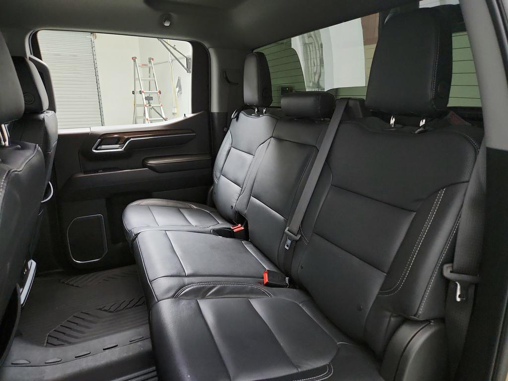 2023 Chevrolet Silverado 1500 LT TB photo