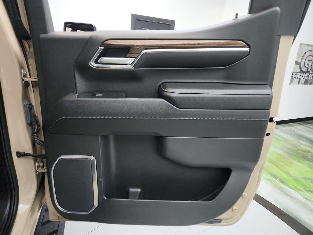 2023 Chevrolet Silverado 1500 LT TB photo