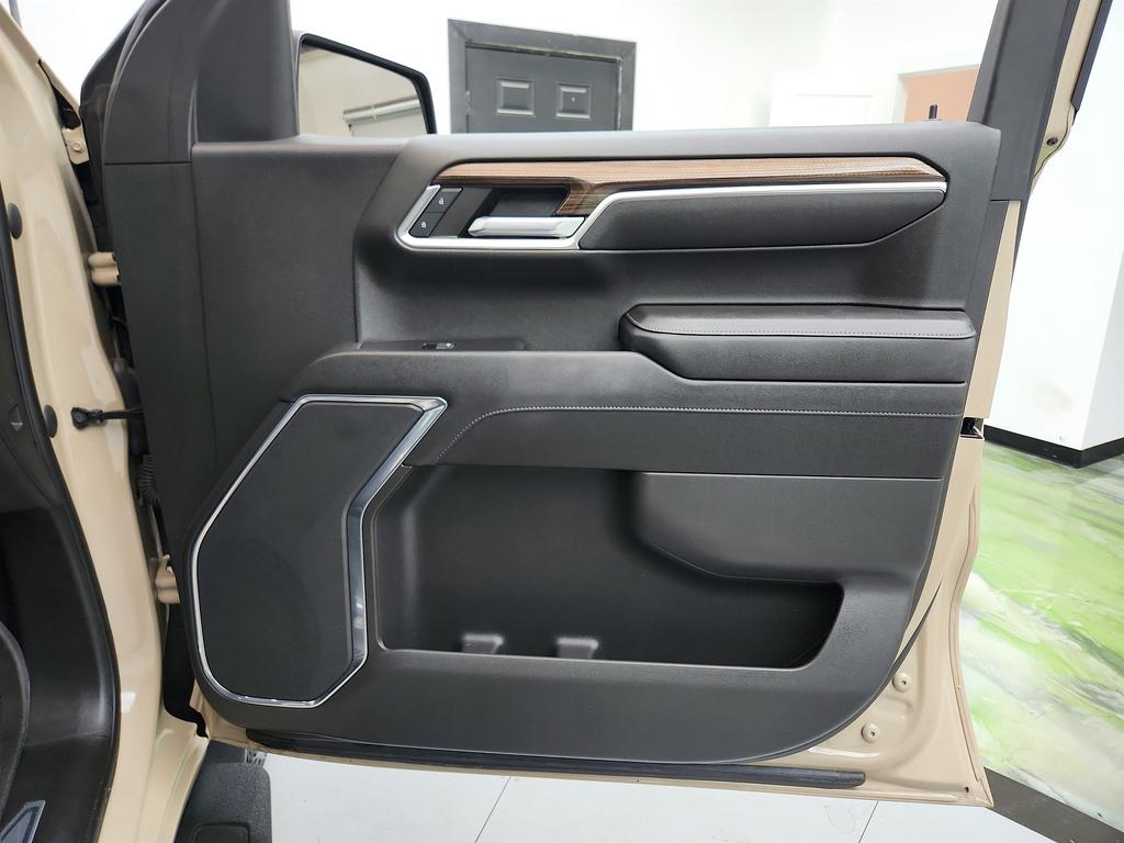 2023 Chevrolet Silverado 1500 LT TB photo