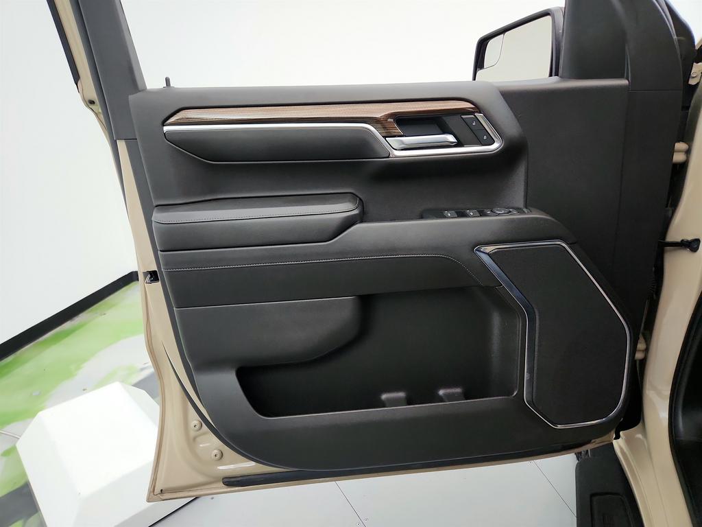 2023 Chevrolet Silverado 1500 LT TB photo