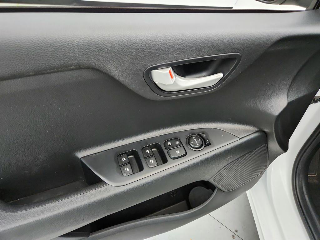 2023 Kia Rio - $10,750