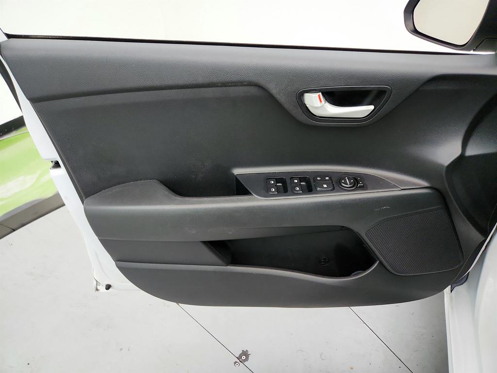2023 Kia Rio - $10,750