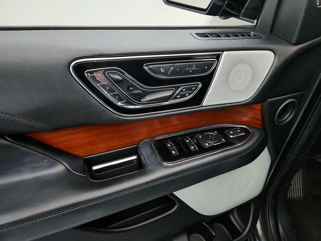 2018 Lincoln Navigator - $22,450
