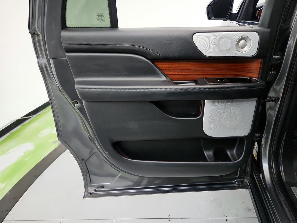 2018 Lincoln Navigator - $22,450