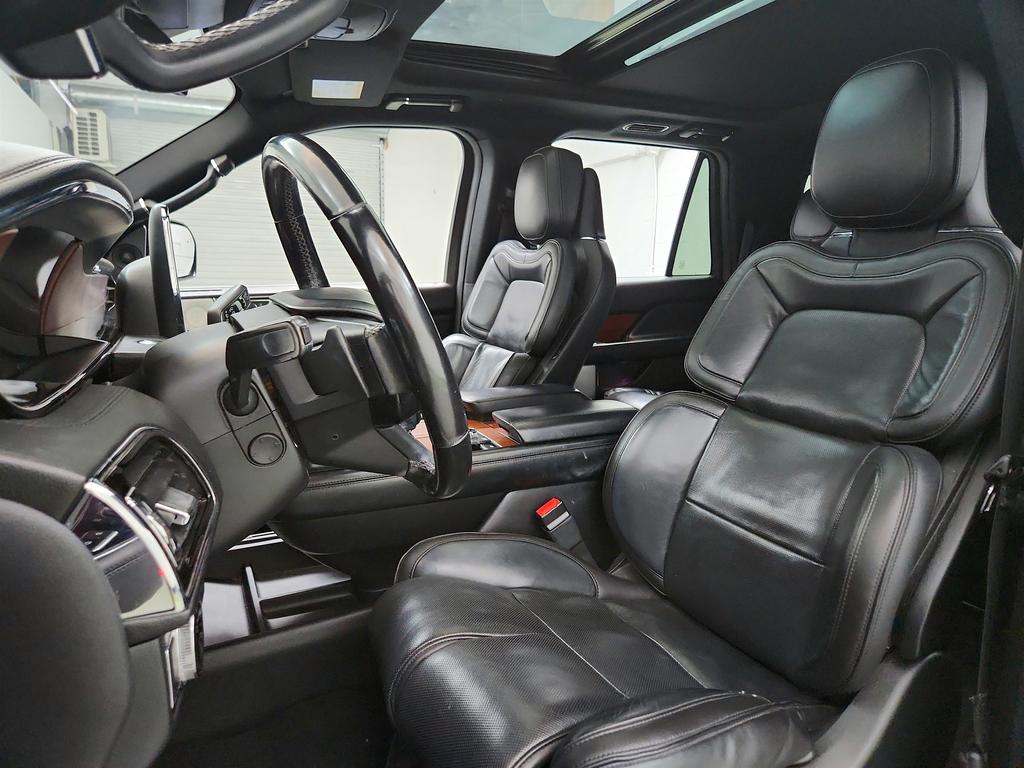 2018 Lincoln Navigator - $22,450