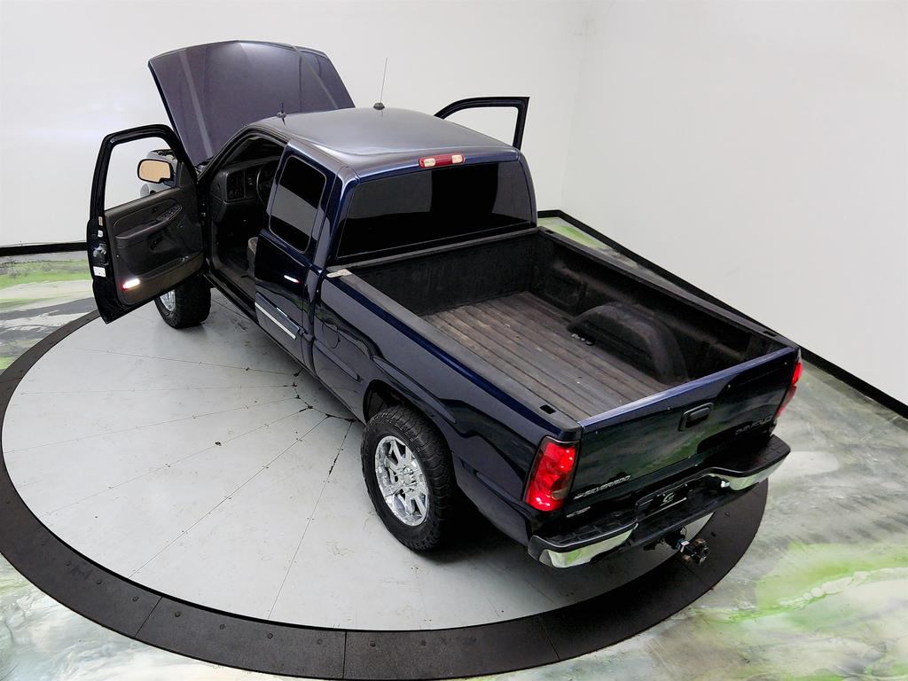 2005 Chevrolet Silverado 1500 - $8,495