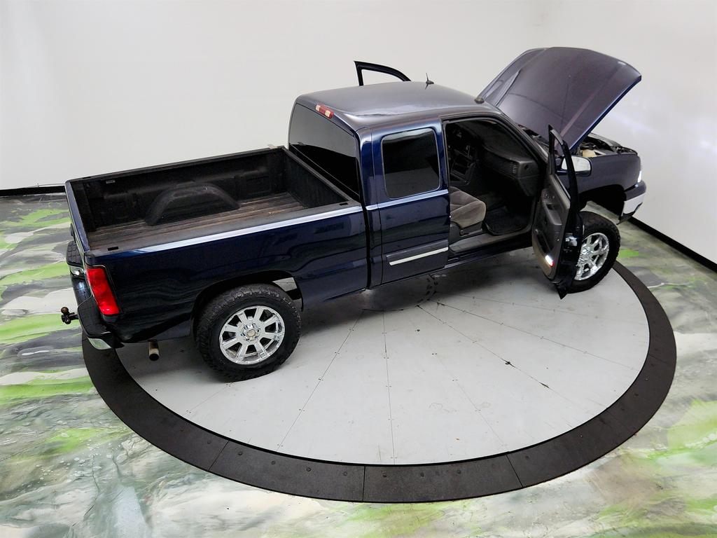 2005 Chevrolet Silverado 1500 - $8,495
