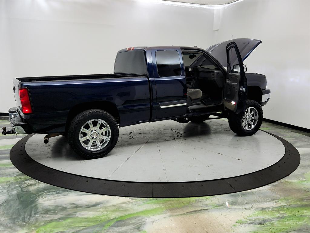 2005 Chevrolet Silverado 1500 - $8,495