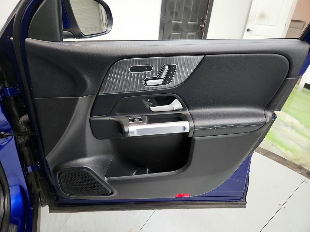 2020 Mercedes-Benz GLB - $14,550