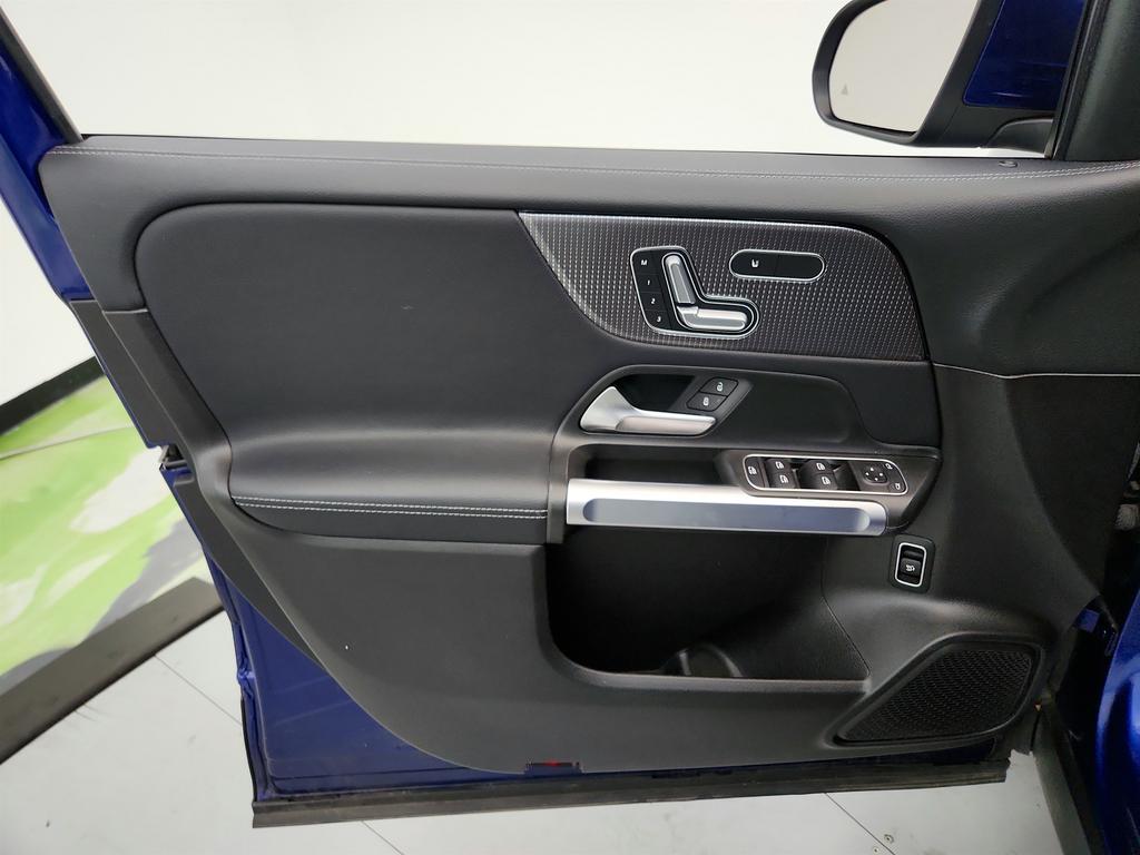 2020 Mercedes-Benz GLB - $14,550