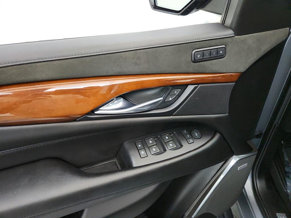 2019 Cadillac Escalade - $27,795
