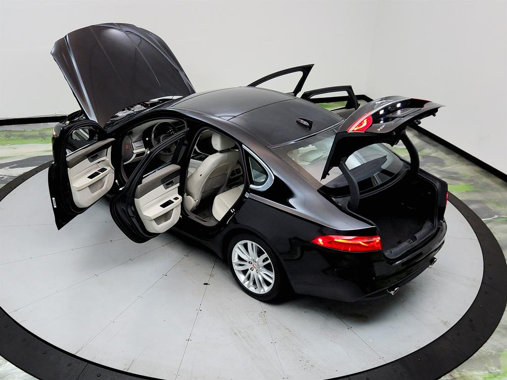 2016 Jaguar XF - $10,550