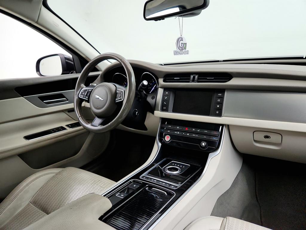2016 Jaguar XF - $10,550