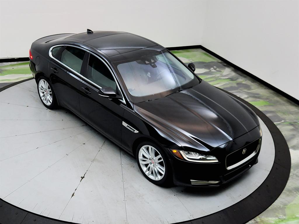 2016 Jaguar XF - $10,550