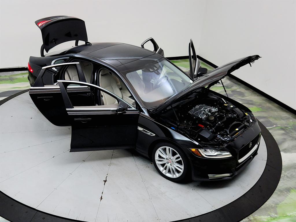 2016 Jaguar XF - $10,550