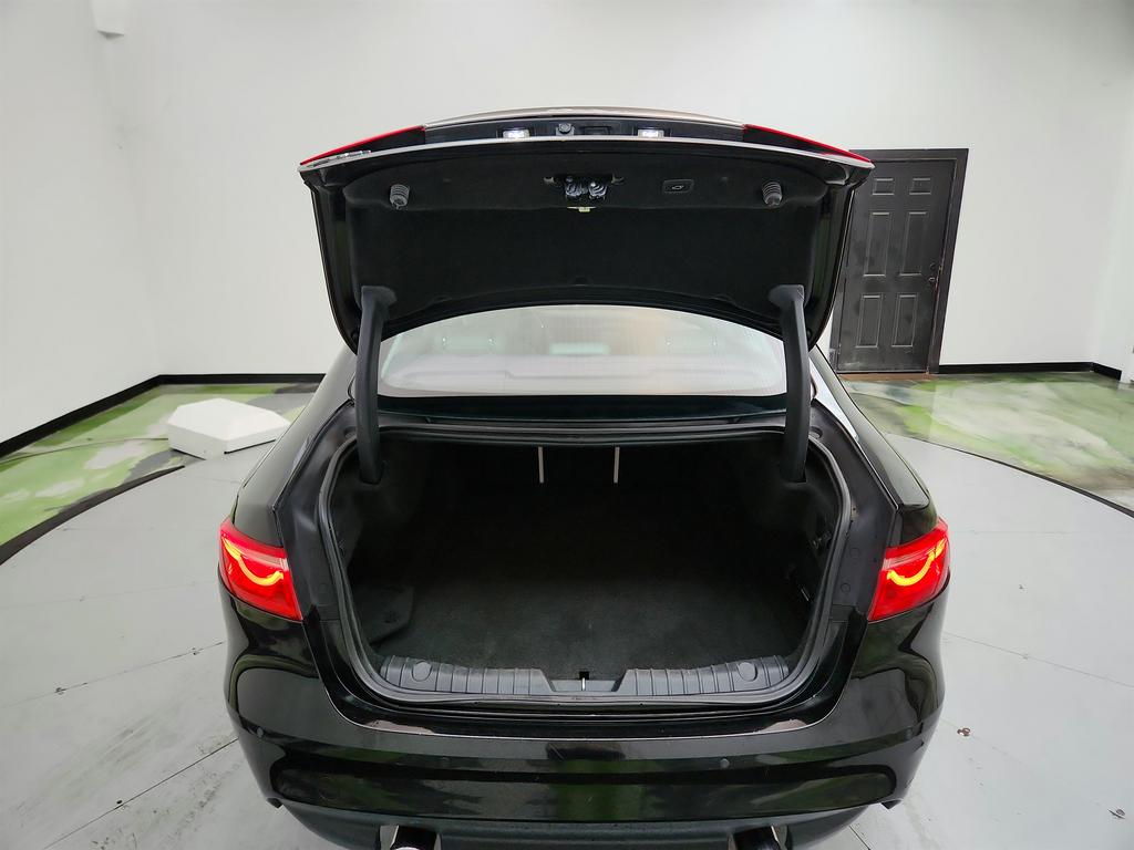 2016 Jaguar XF - $10,550