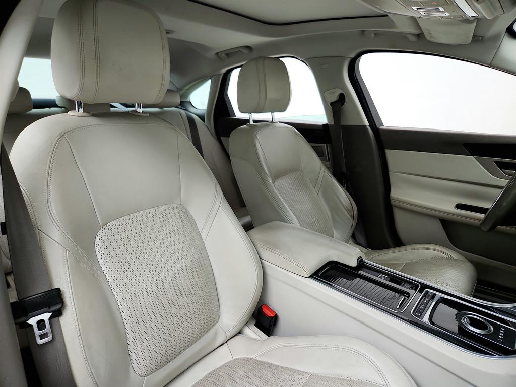 2016 Jaguar XF - $10,550