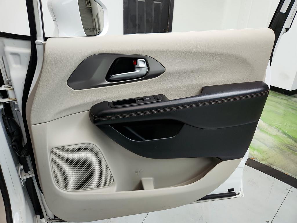 2020 Chrysler Pacifica - $13,951