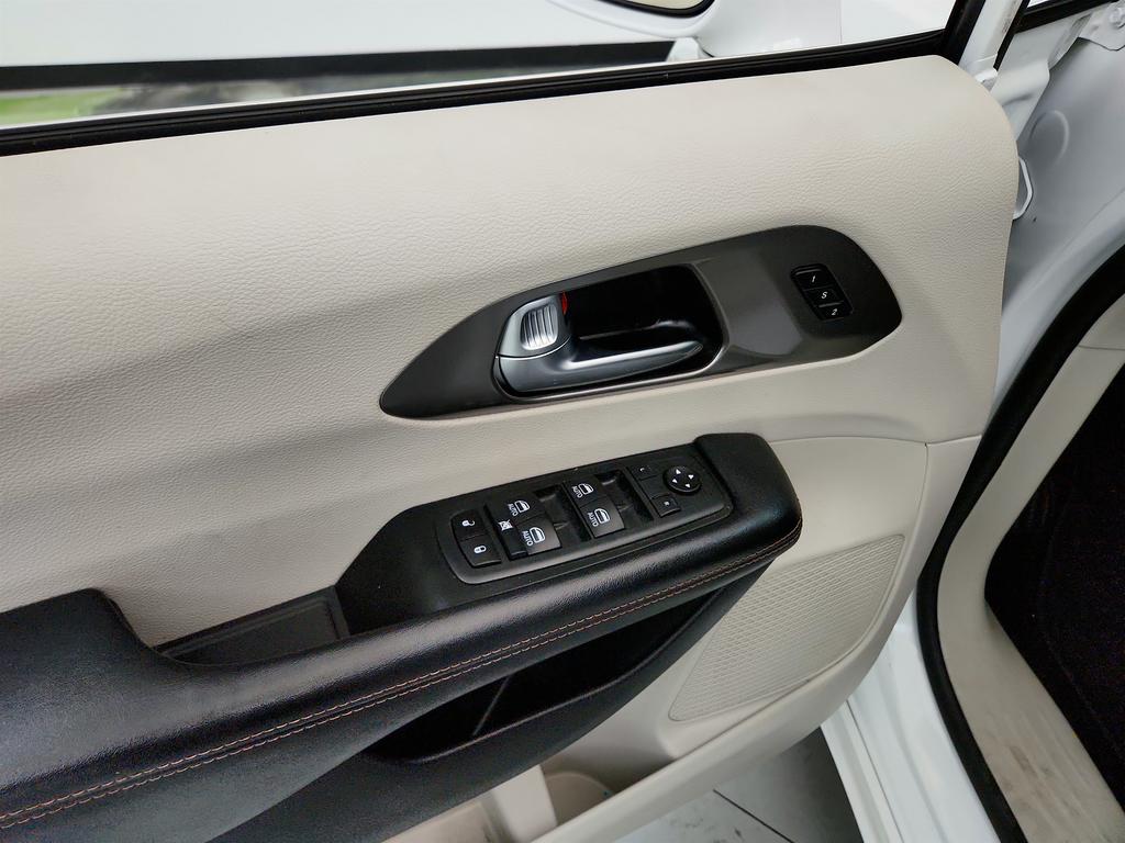2020 Chrysler Pacifica - $13,951