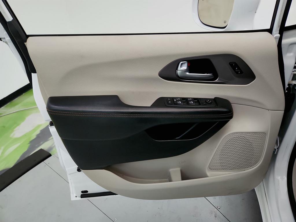 2020 Chrysler Pacifica - $13,951