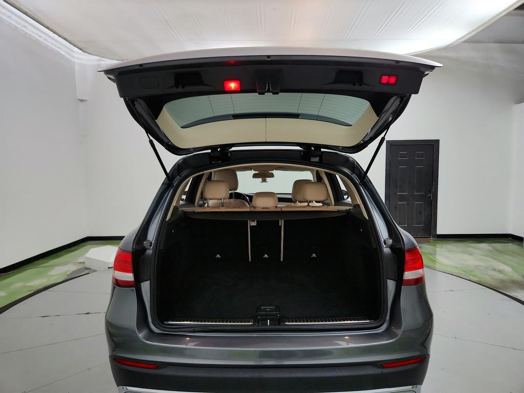 2018 Mercedes-Benz C-Class - $12,350