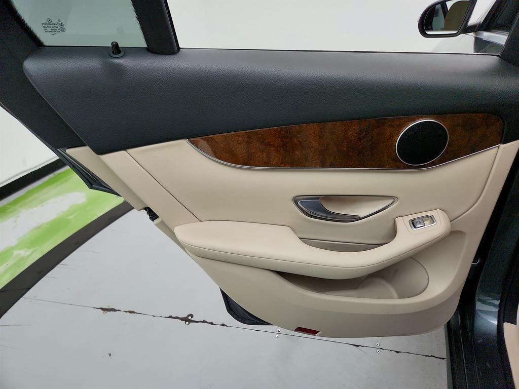 2018 Mercedes-Benz C-Class - $12,350