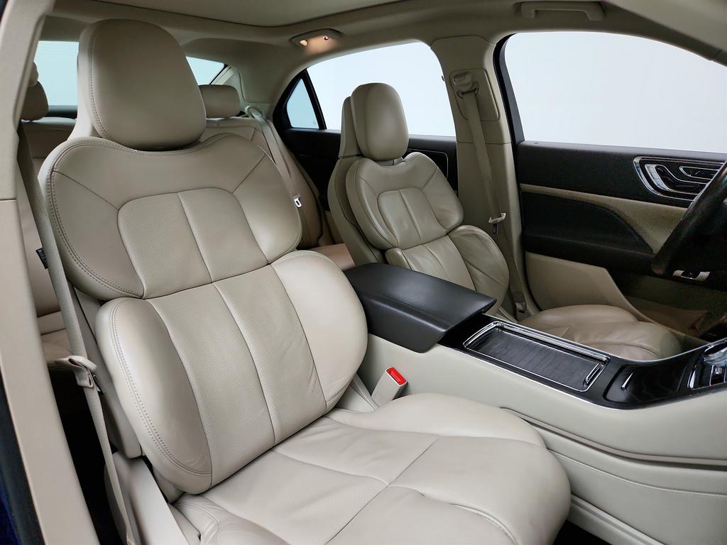 2018 Lincoln Continental - $10,350
