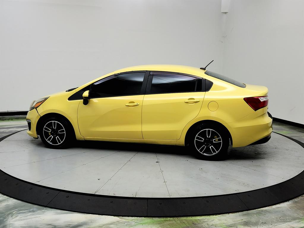 2016 Kia Rio - $2,650